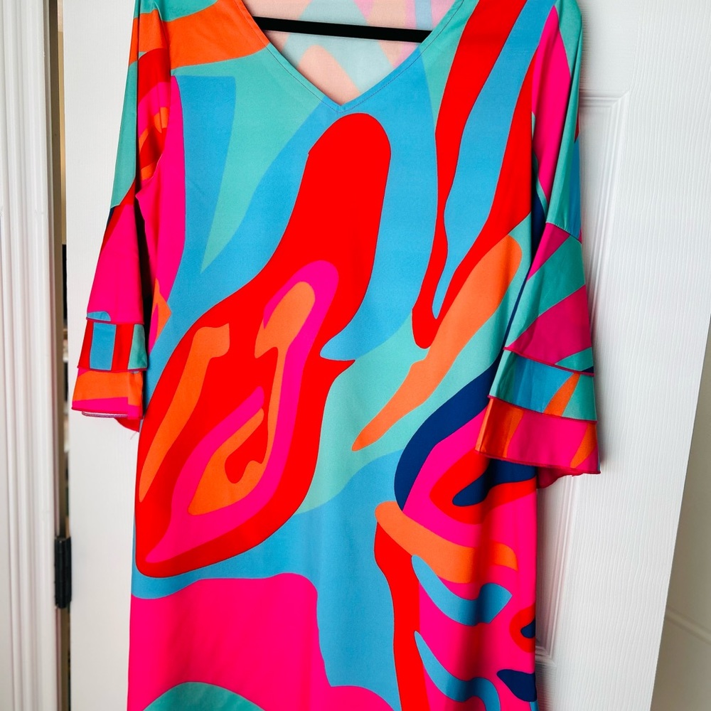 Vacation Dress - V-Neck 3/4 Sleeve Shift Dress